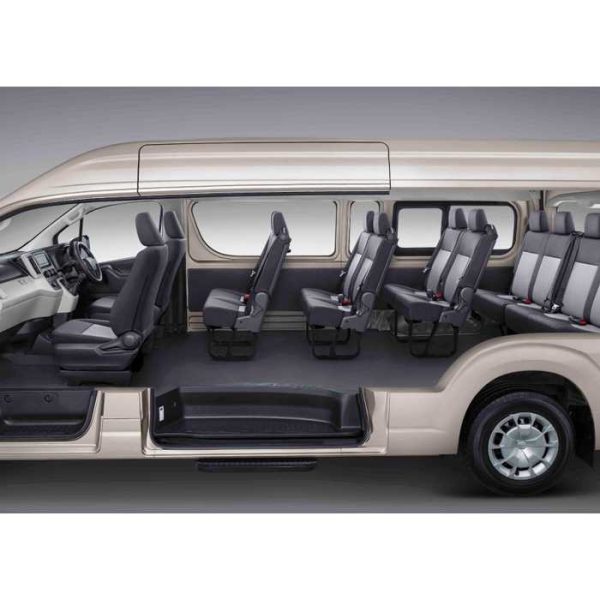 Mobil Toyota HiAce 8