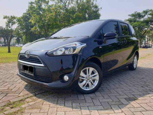 Toyota Sienta 1.5 GAT CVT 2