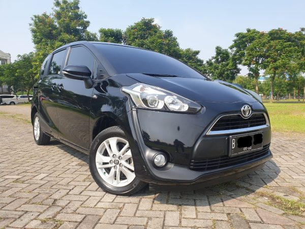 Toyota Sienta 1.5 GAT CVT 4